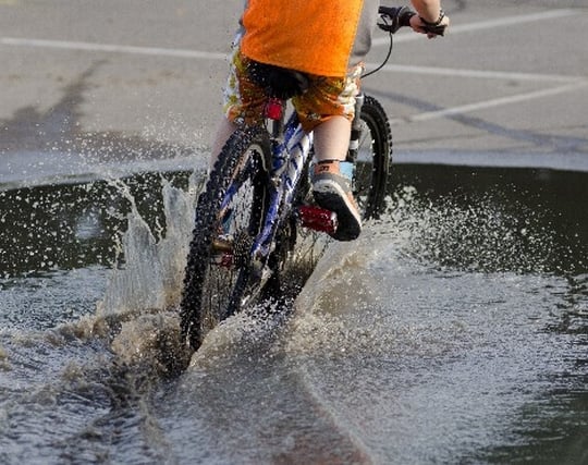 自転車で水上を走る夢