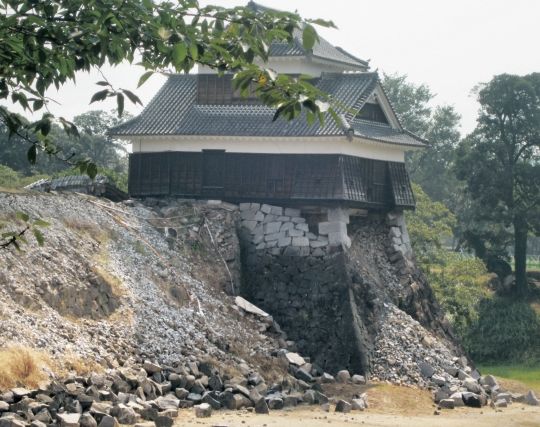 城が崩れ落ちる夢