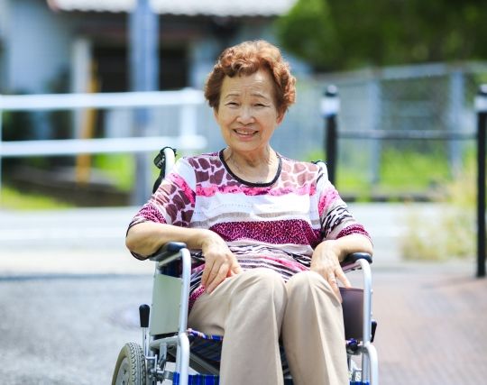 骨折して車椅子に乗っている夢