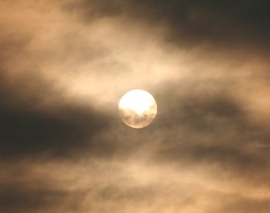 太陽が雲に隠れる夢