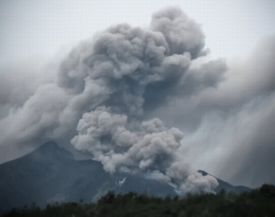 火山が噴火してモヤモヤが残る夢