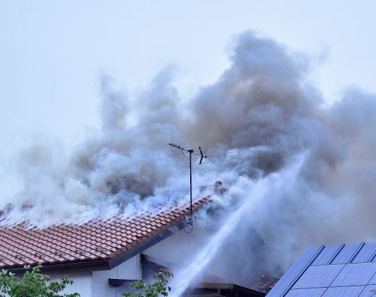 屋根が火事になる夢